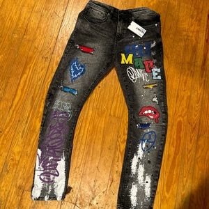 Graphic Jeans